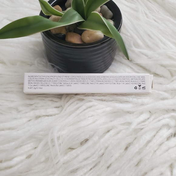 TASH Cosmetics Blue Lip Gloss #13 Gold Top - Picture 3 of 3